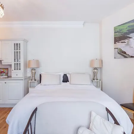 Guest house Aras De Staic, Downtown Dingle, Historic Charm, Super King Bed , James Joyce Dingle