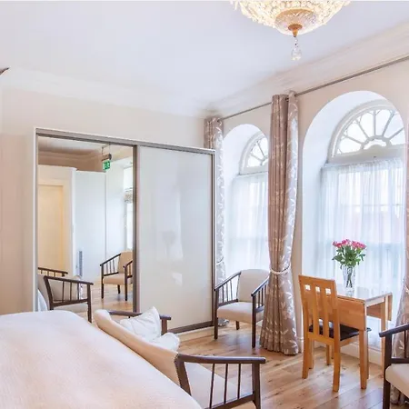Guest house Aras De Staic, Downtown Dingle, Historic Charm, Super King Bed , James Joyce *