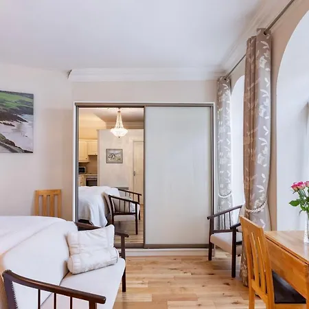 Guest house Aras De Staic, Downtown Dingle, Historic Charm, Super King Bed , James Joyce *