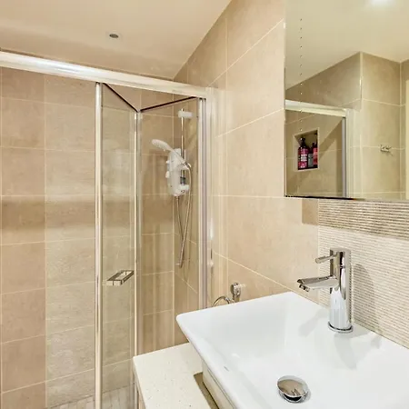 Aras De Staic, Downtown Dingle, Historic Charm, Super King Bed , James Joyce Guest house *
